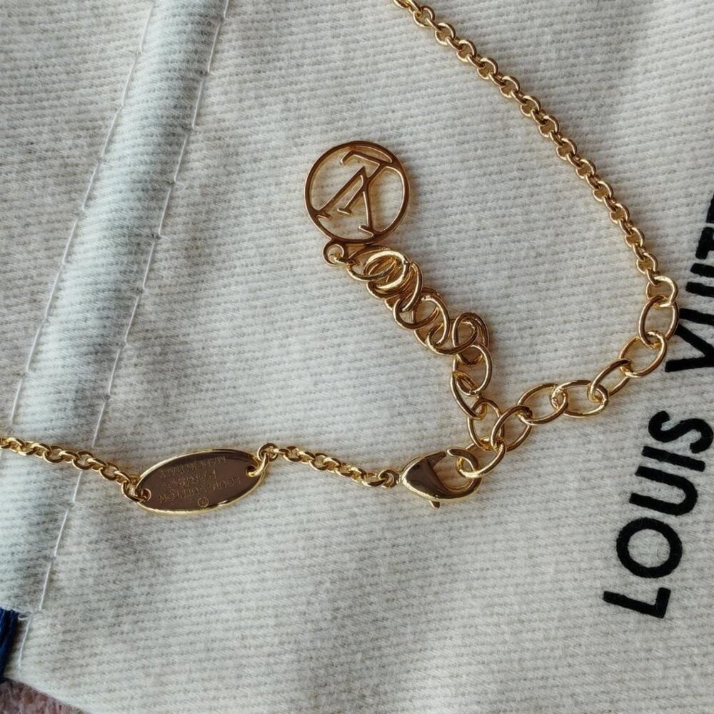 LV Monogram & Quatrefoil Gold Necklace - Picture 4 of 5